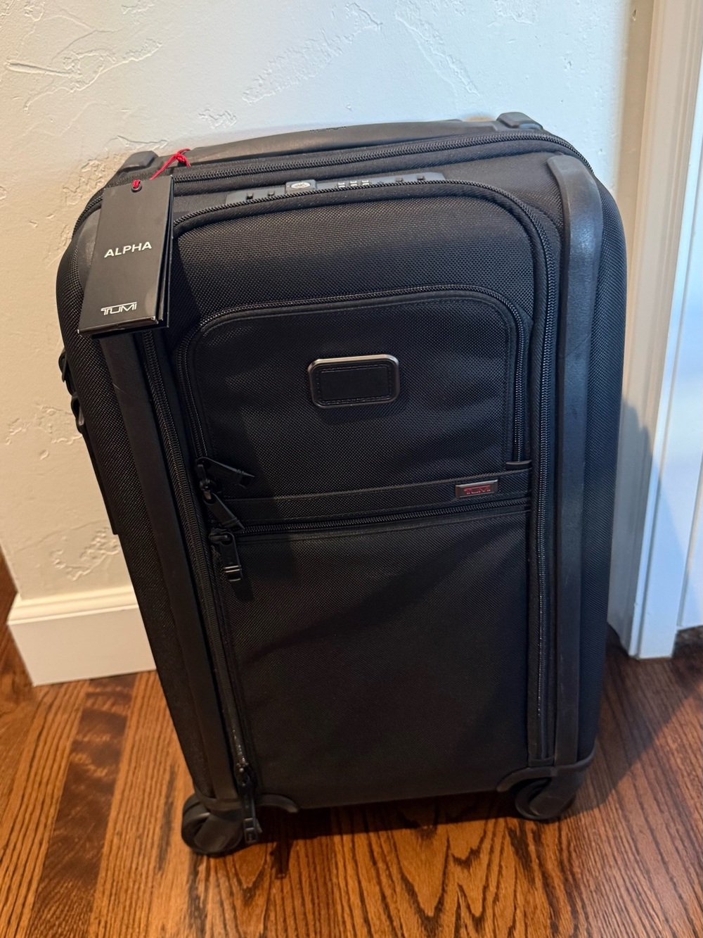 Tumi Alpha 3 22" International Carry-On
Spinner Pockets Dual Access 4 Wheeled 🏖️ - Picture 7 of 14